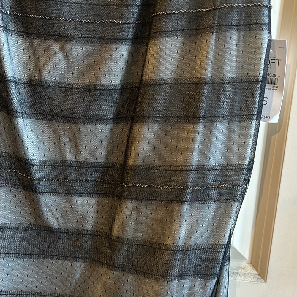 LOFT Tank Top - Picture 2 of 6